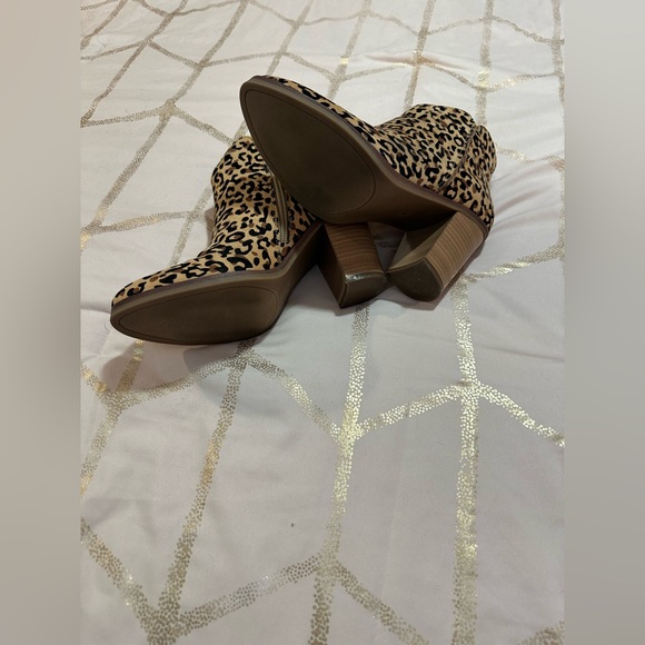 Maurice’s Leopard Print Ankle Boots - Picture 3 of 4